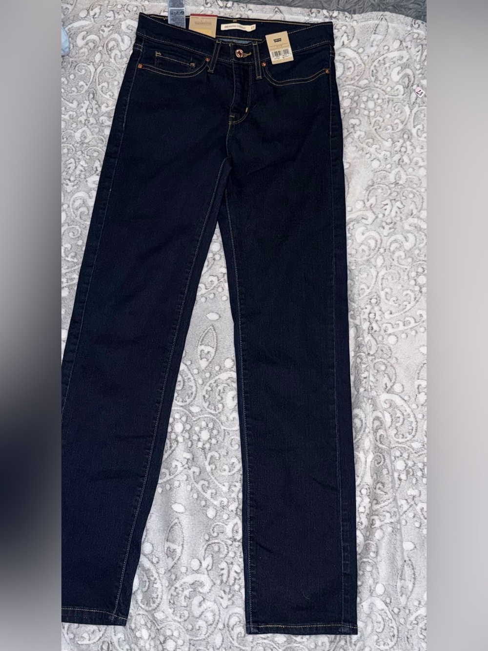 Levi’s 314 Shaping Straight Jeans – Women’s 27 x 32 – Dark Wash – NWT